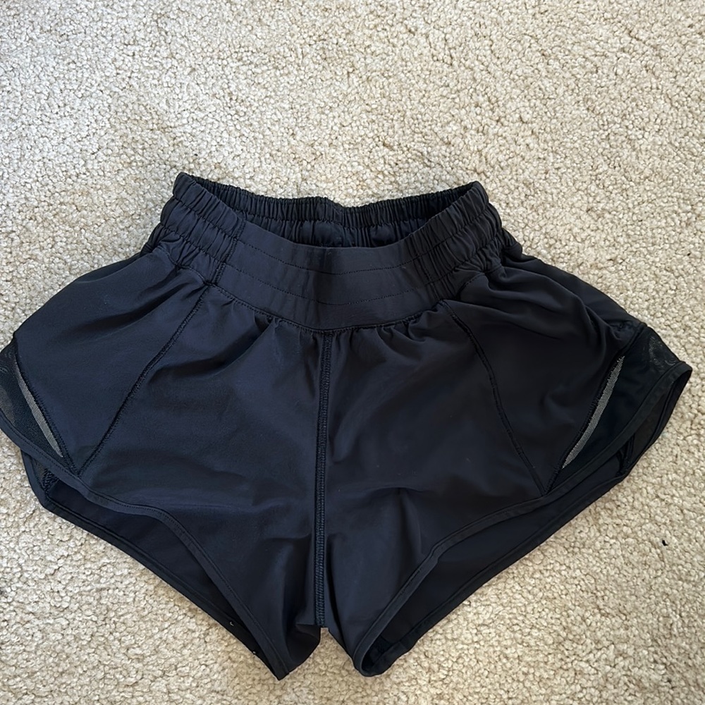 Lululemon Hotty Hot High Rise Lined Short 2.5 in size 0
